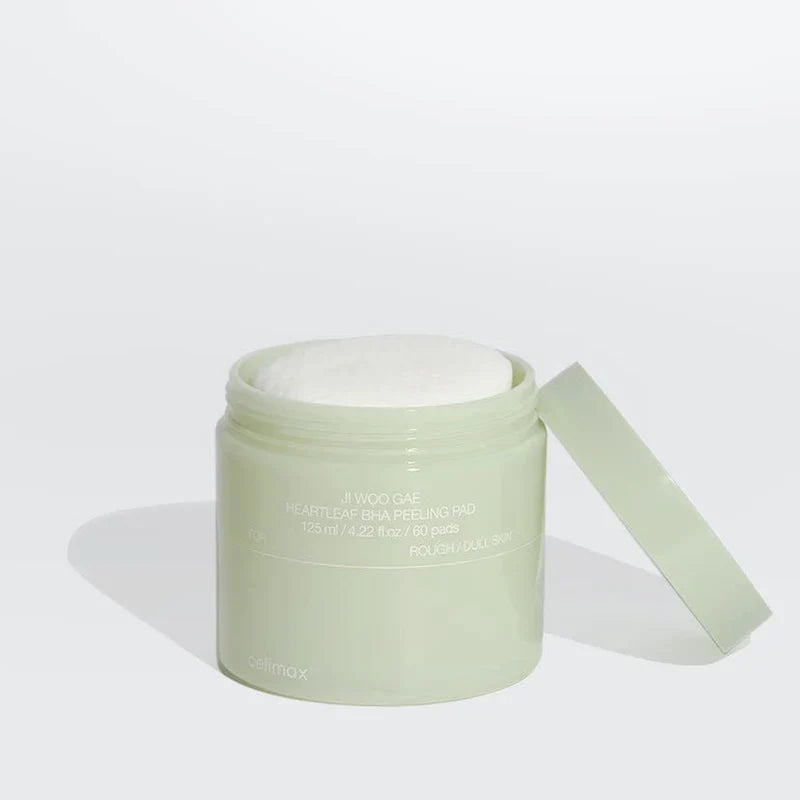 Pads esfoliantes Celimax com BHA e Heartleaf para textura uniforme e pele renovada.