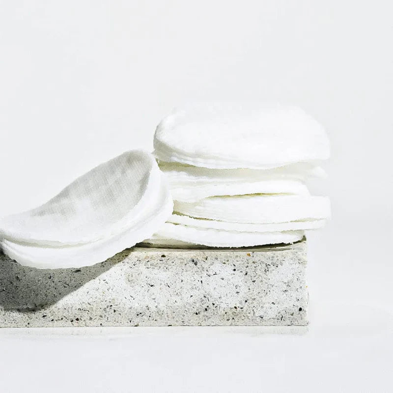 Celimax Heartleaf BHA Pad auxilia na remoção de células mortas e impurezas da pele.