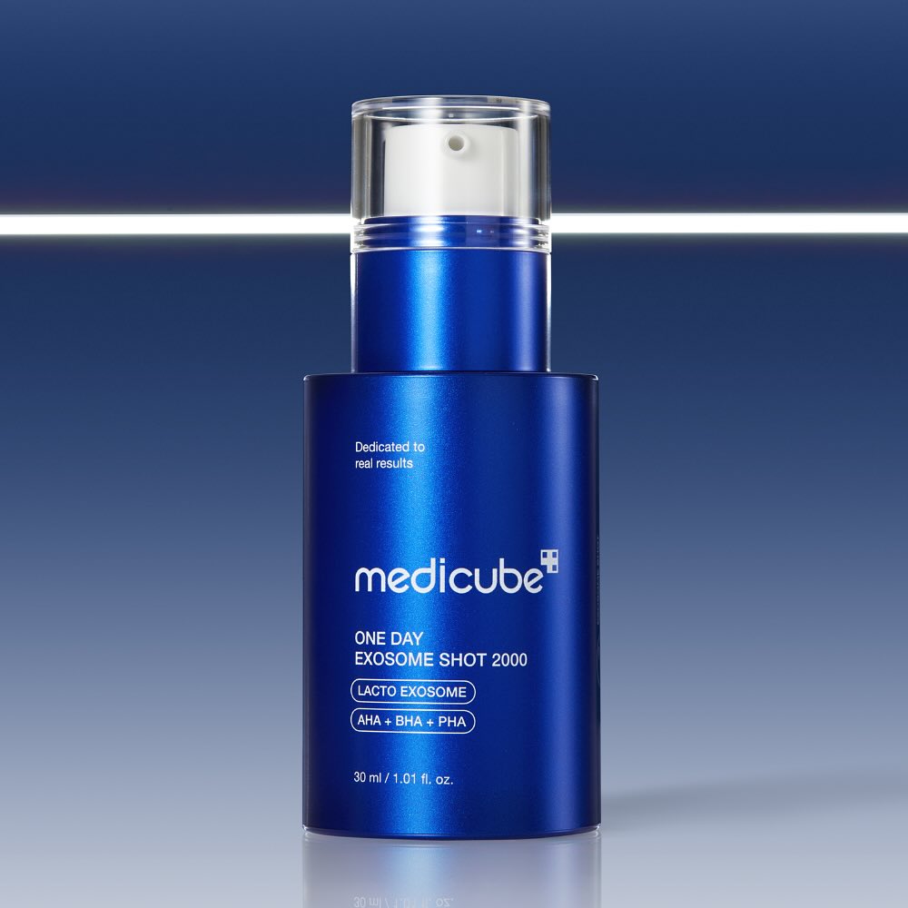 Sérum facial Medicube Exosome Shot 7500 auxilia na textura, poros e uniformidade da pele.