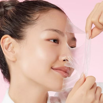 Máscara facial coreana Medicube para pele hidratada, radiante e com aparência saudável.